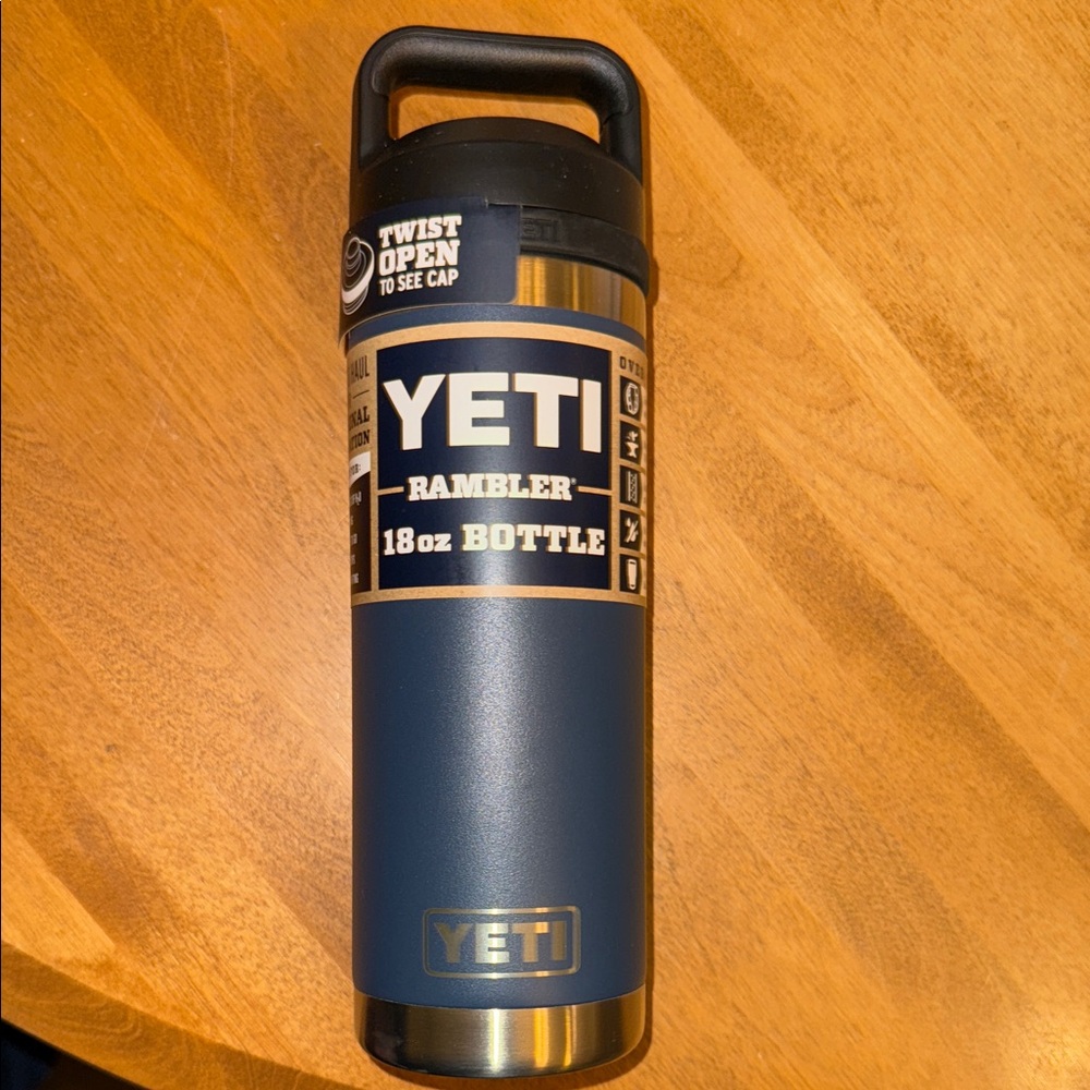 YETI Rambler 18oz Bottle - Navy